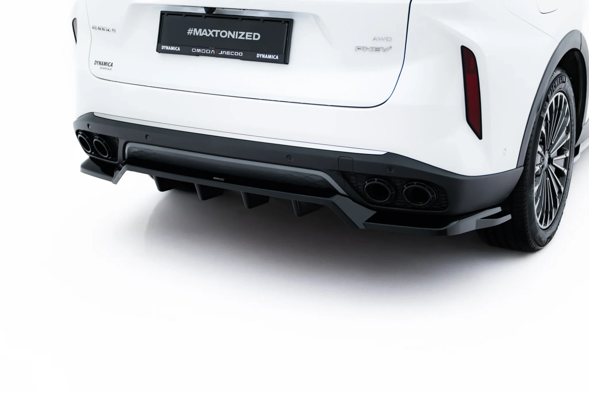 Rear Splitter Omoda 9 Mk1 met Verticale Spijlen Maxton Glanzend Zwart