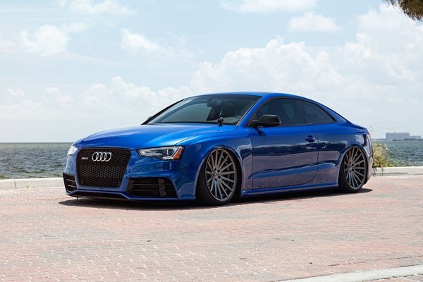 Vossen VFS2 9.0x22 5x112 ET32 Gloss Graphite Flat Face