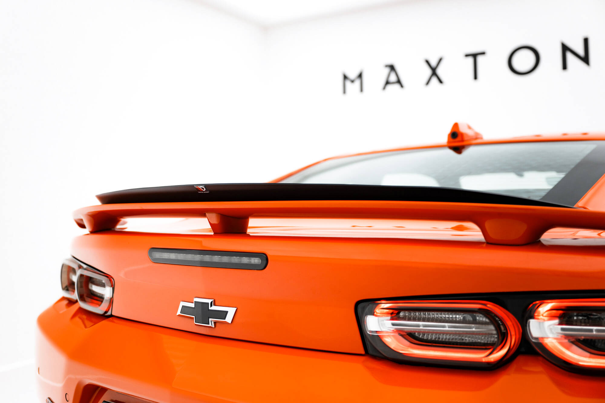 Spoiler Cap Chevrolet Camaro SS MK6 Facelift Maxton Glanzend zwart
