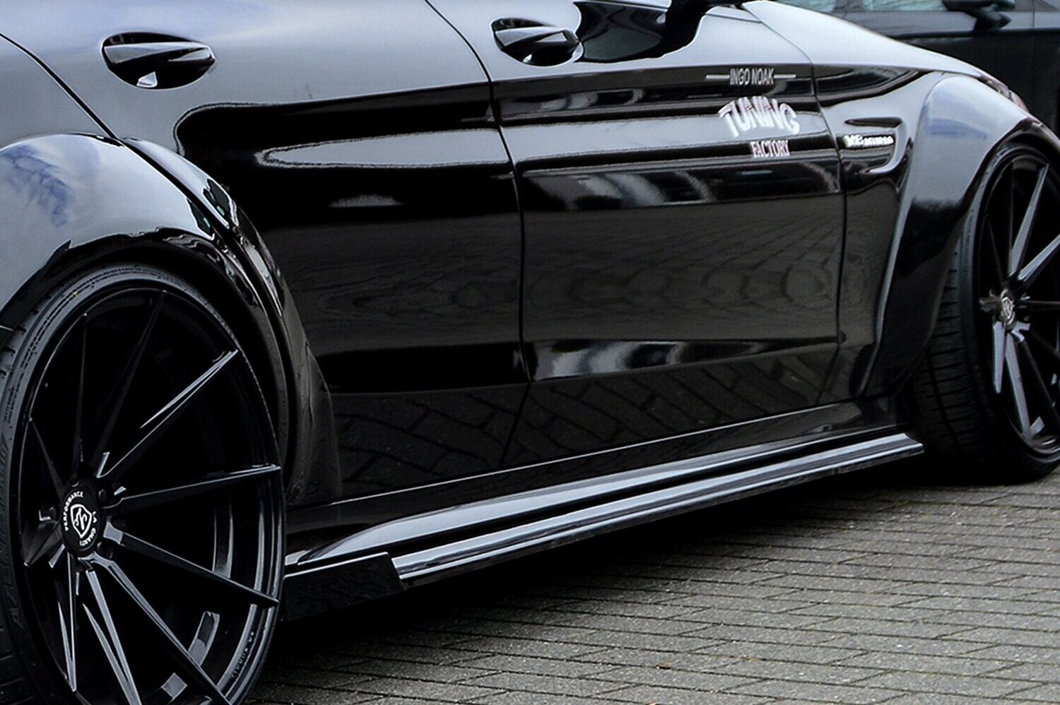 Zijskirts met vleugel achterzijde Mercedes C-Klasse C63AMG+S