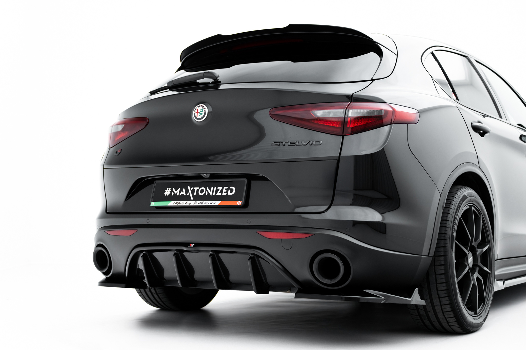 Bodykit Alfa Romeo Stelvio MK1 Maxton Glanzend zwart