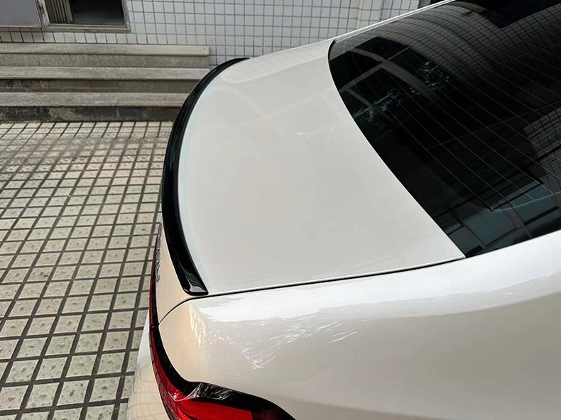 Carbon-look Achterspoiler Voor BMW 5 Serie G60 2024 – Stijlvol, Glanzend Zwart En Sportief
