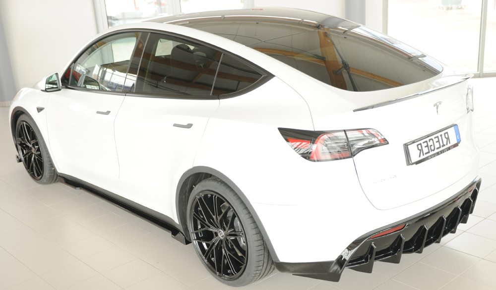 Zijskirts Tesla Model Y Rieger Glans Zwart