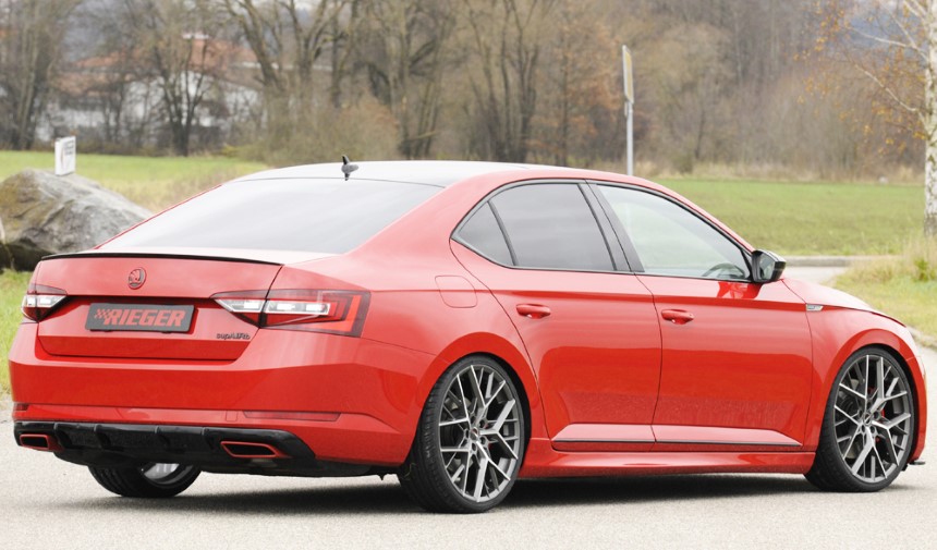Zijskirts Skoda Superb III (3T/3V) Rieger