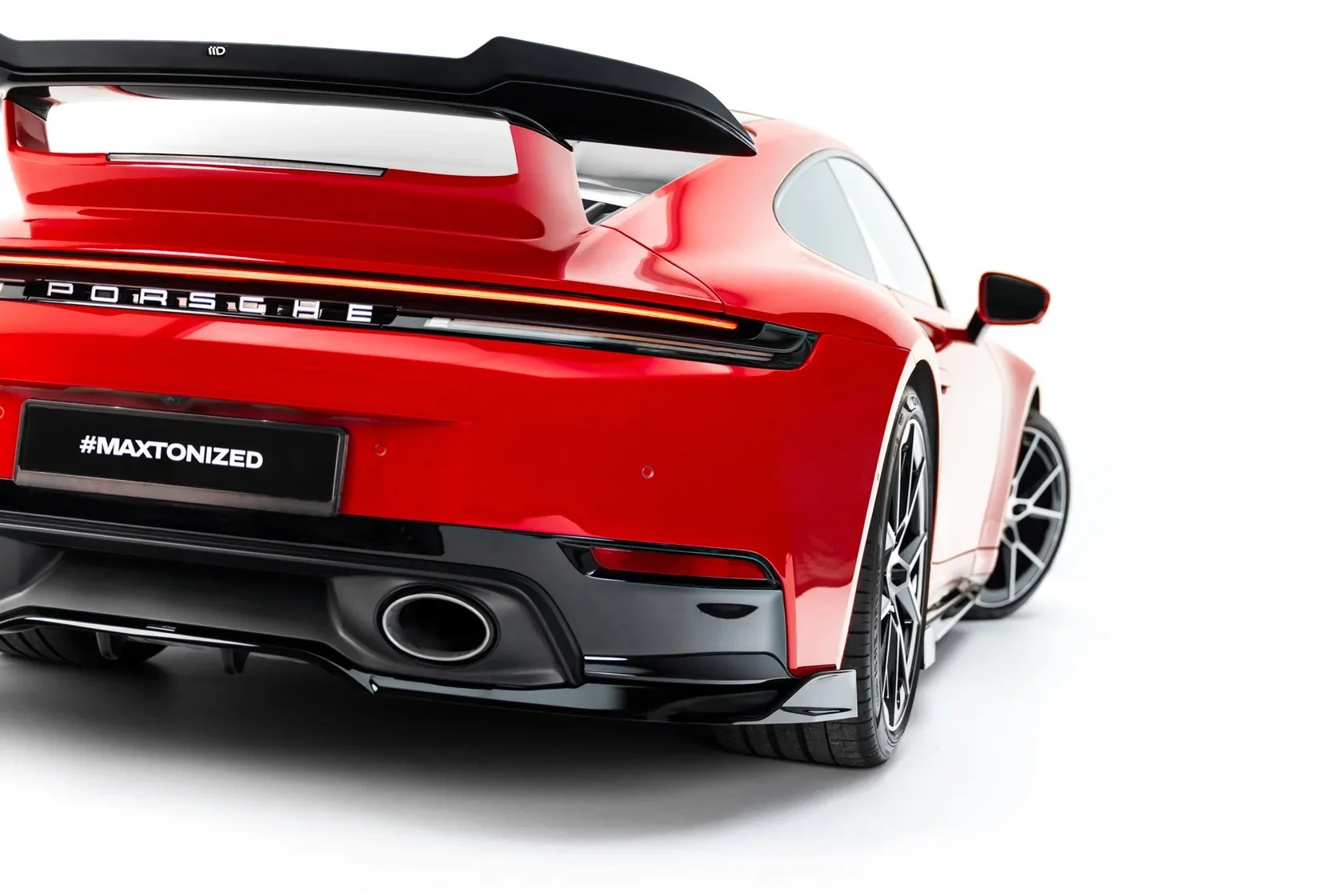 Achterdiffuser passend voor Porsche 911 Carrera Aero 992 Facelift Glans Zwart – Maxton Design met verticale vinnen