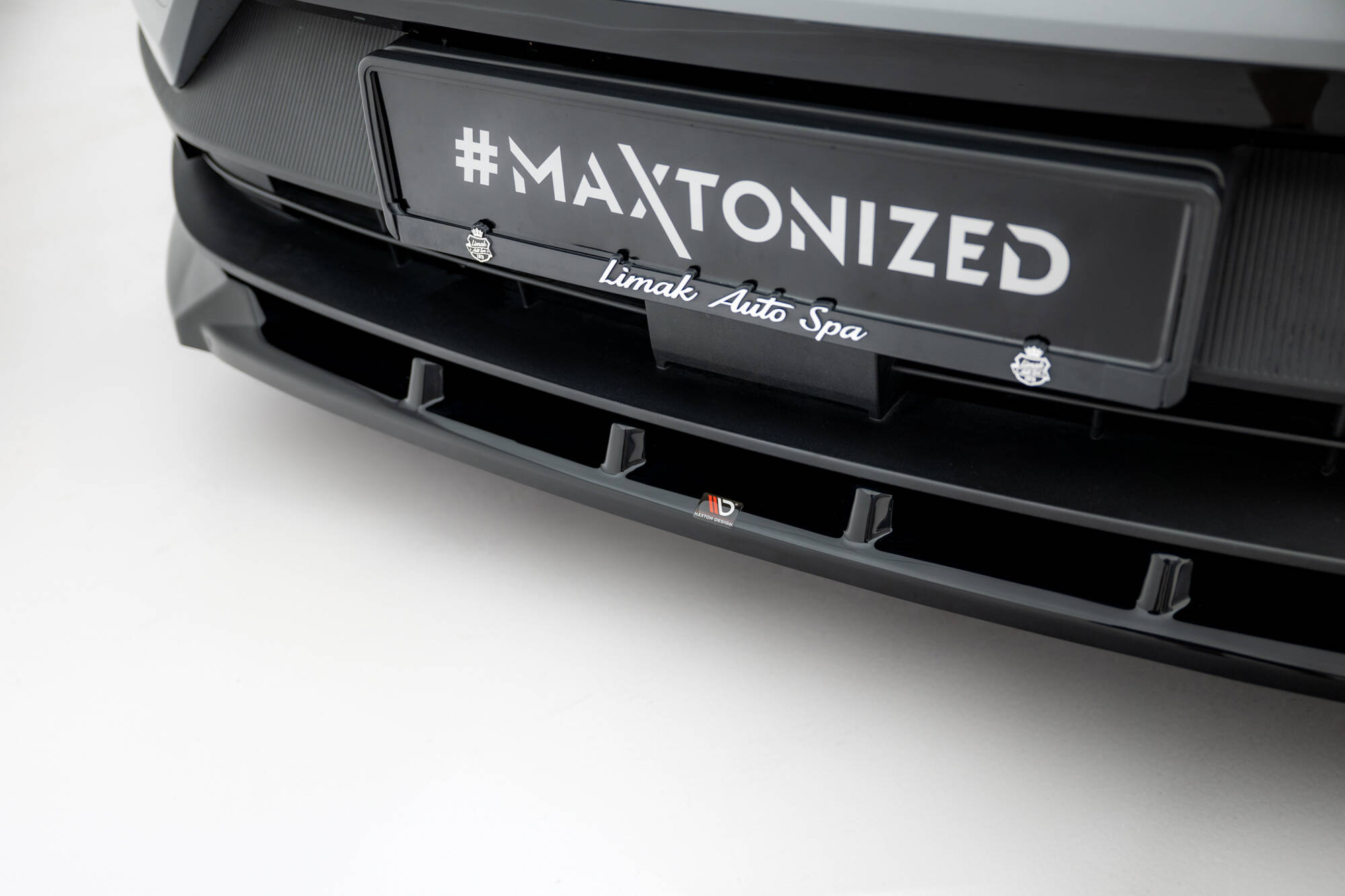 Voorspoiler Volvo EX30 MK1 Maxton Glans zwart