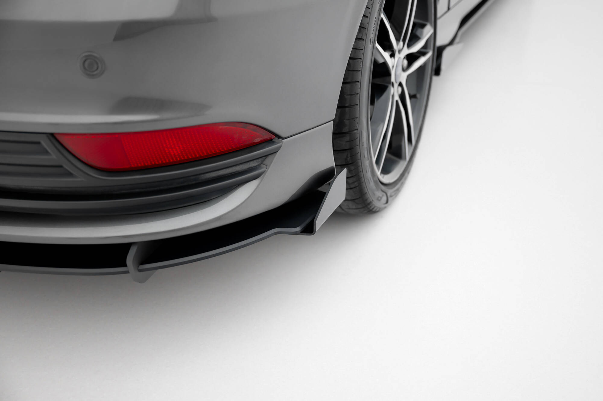Street Pro Achter Diffuser + Flaps Ford Focus ST MK3 Facelift Maxton Glanzend zwart