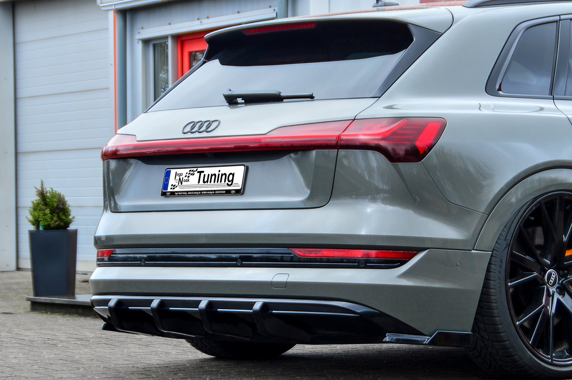 Bodykit Audi E-Tron S-Line IN Tuning Glans Zwart