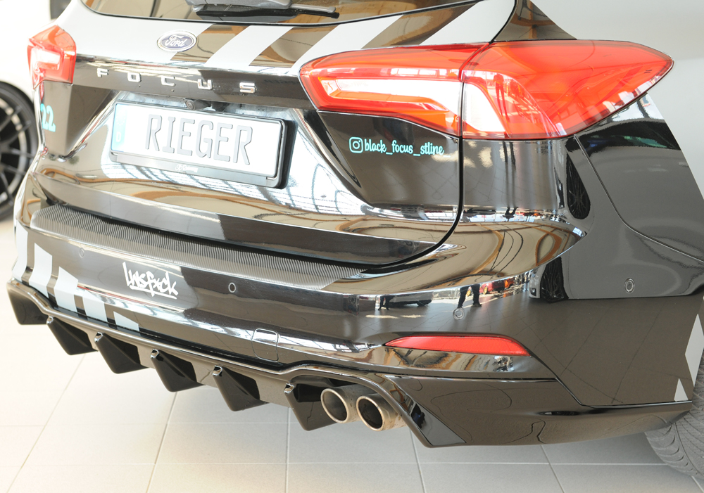 Diffuser Ford Focus Station Glans zwart voor trekhaak