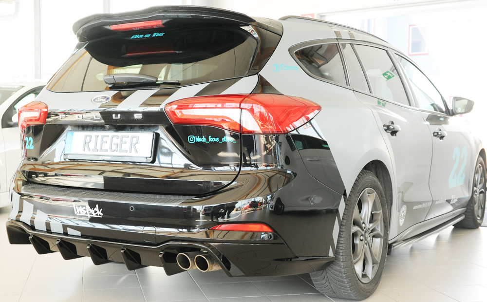 Diffuser Ford Focus Station Glans zwart voor trekhaak
