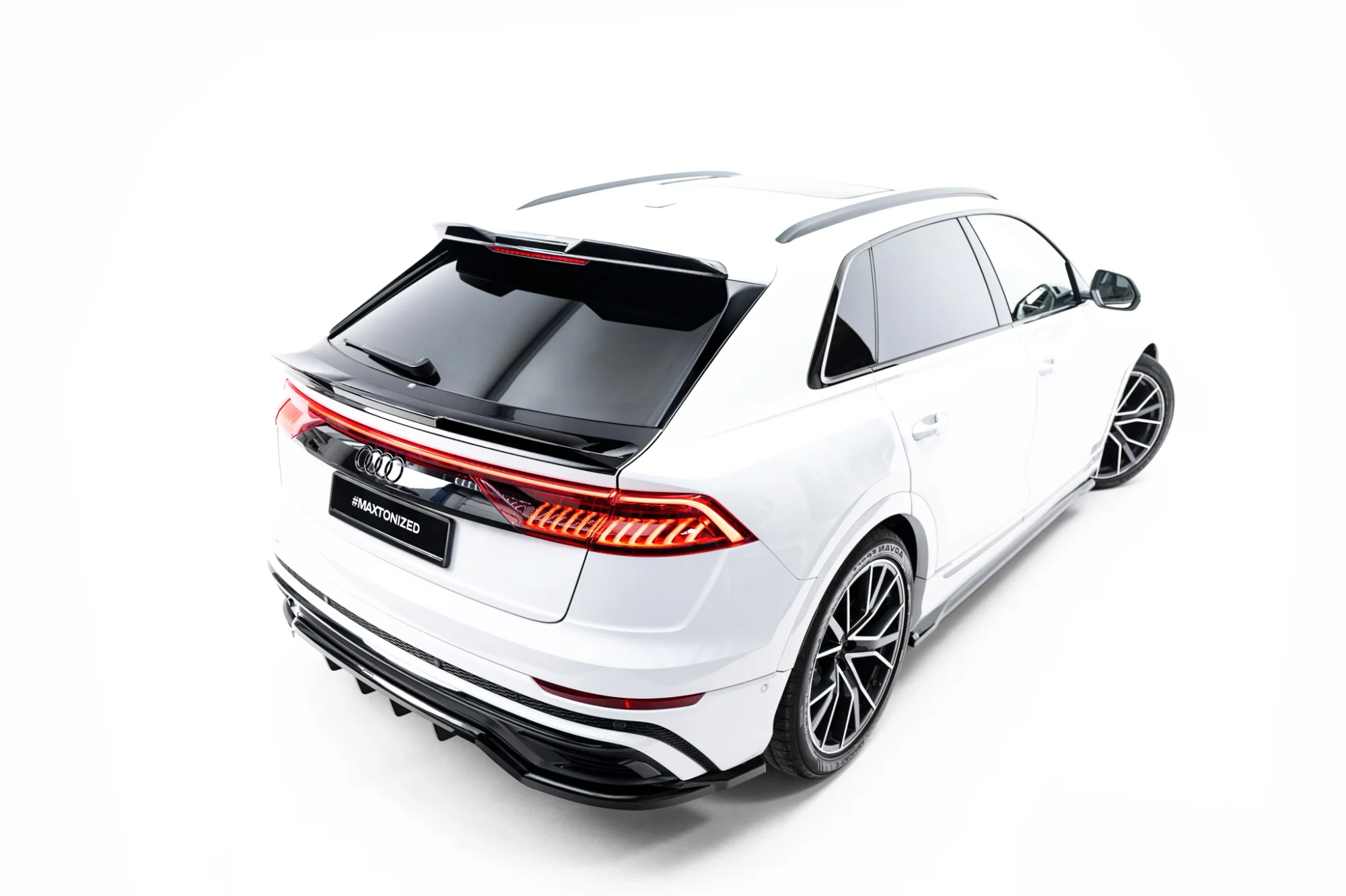 Onderste 3D Spoiler passend voor Audi Q8 / Q8 S-Line / SQ8 / RSQ8 Glans Zwart – Maxton Design
