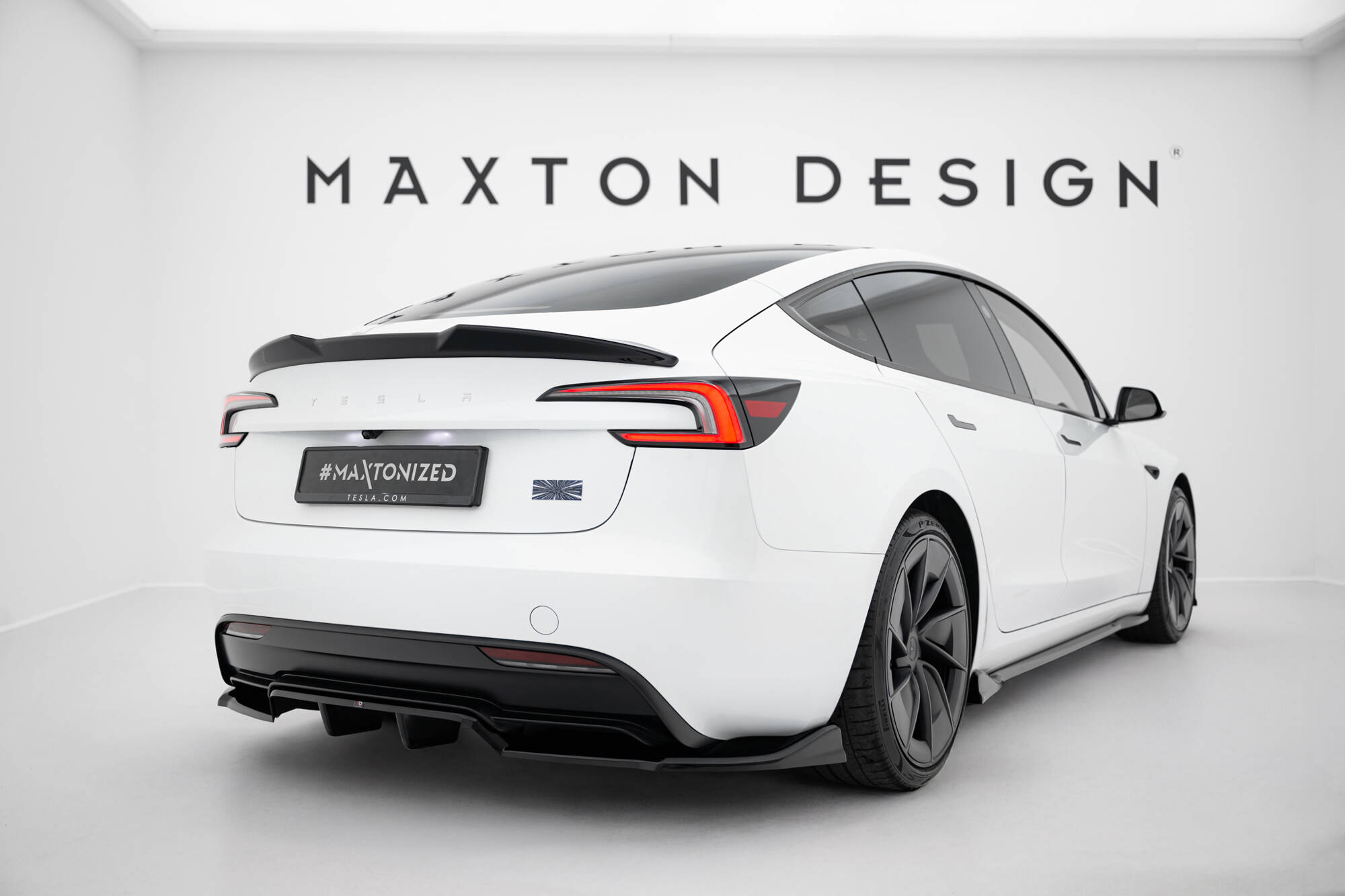 Bodykit Tesla Model 3 Performance MK1 Facelift Maxton Glanzend zwart