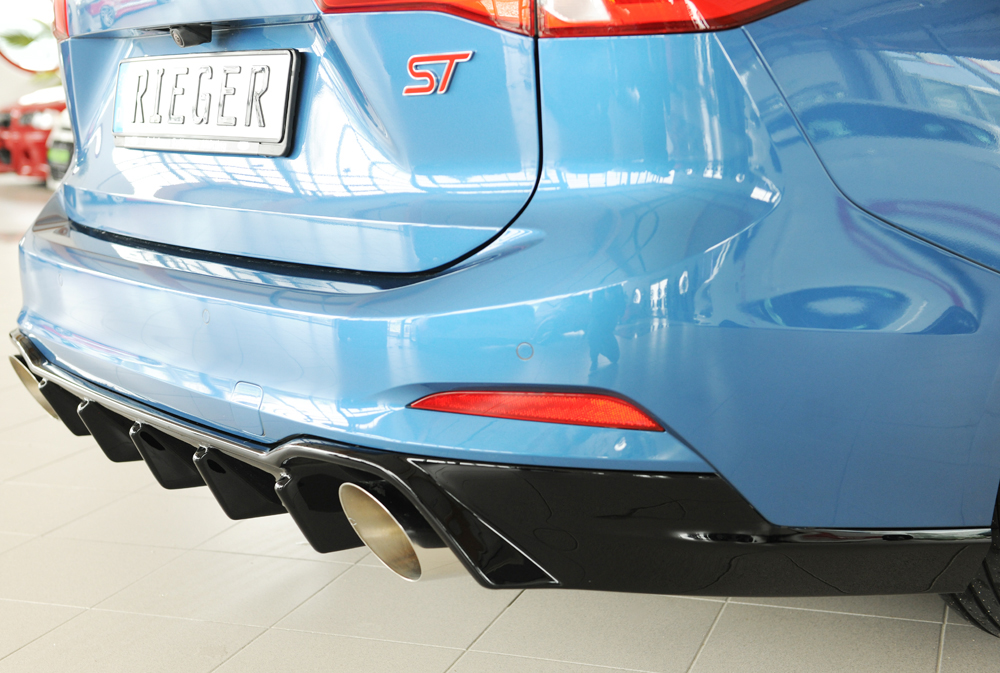 Diffuser Ford Focus Station Glans zwart voor trekhaak