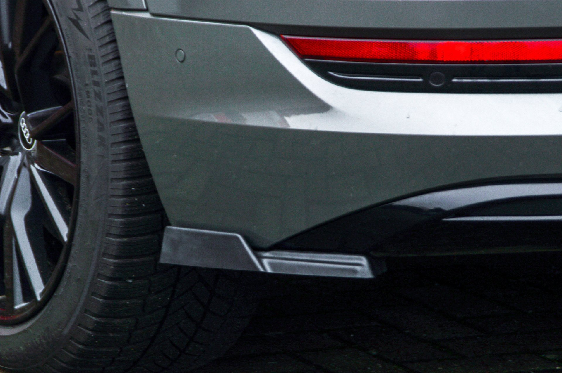 Zijdiffuser Audi E-Tron S-Line IN Tuning Glans Zwart
