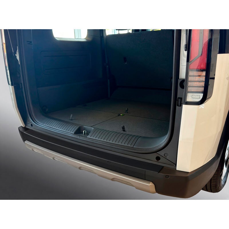 RGM ABS Rear bumper protector  Kia PV5 2025- with rear hatch - Black