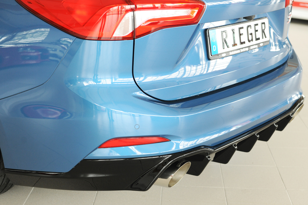 Diffuser Ford Focus Station Glans zwart voor trekhaak