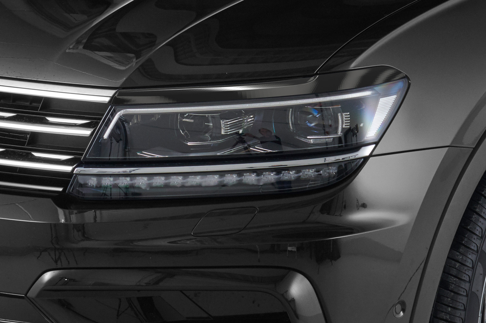 Koplampspoiler VW Tiguan II (Typ AD1) CSR Glans Zwart