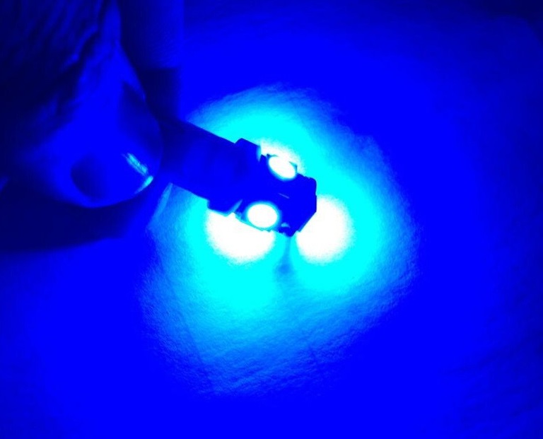 M-tech L054 blauw LED T10 12v 5x SMD5050 2 stuks