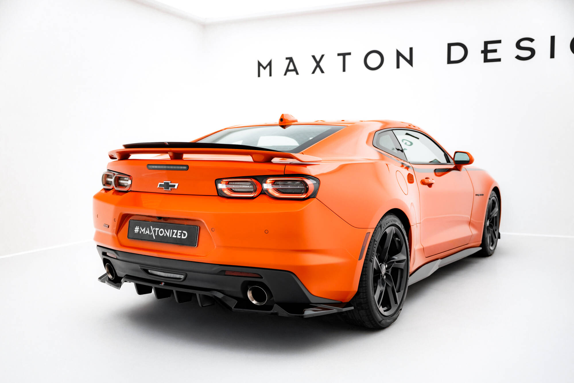 Spoiler Cap Chevrolet Camaro SS MK6 Facelift Maxton Glanzend zwart