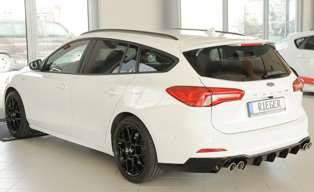Diffuser Ford Focus Station Glans zwart voor trekhaak