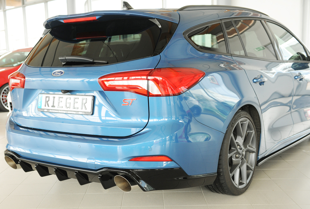 Diffuser Ford Focus Station Glans zwart voor trekhaak