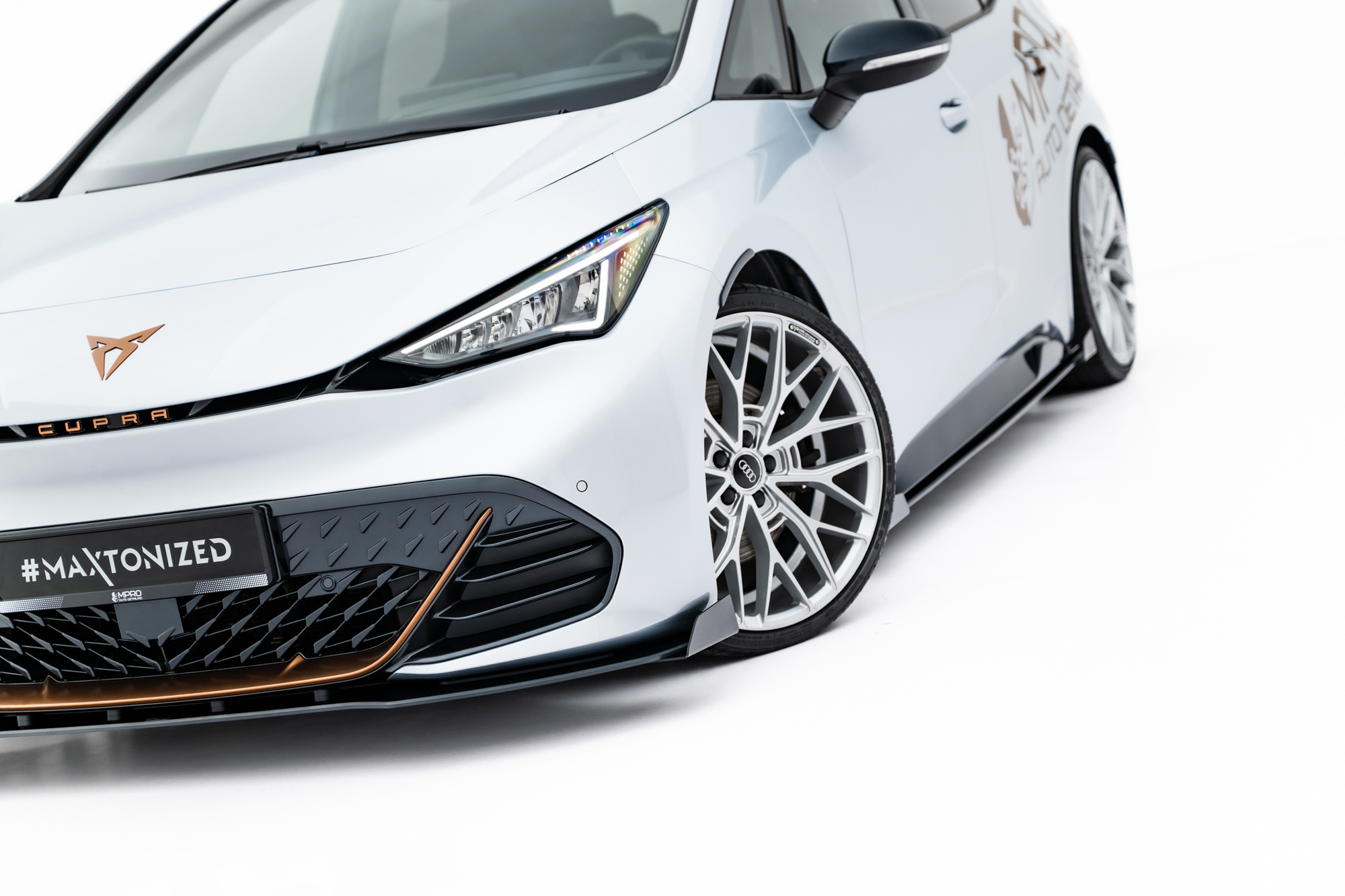 Street Pro Voorspoiler + Flaps Cupra Born Mk1 2021 – Maxton Design