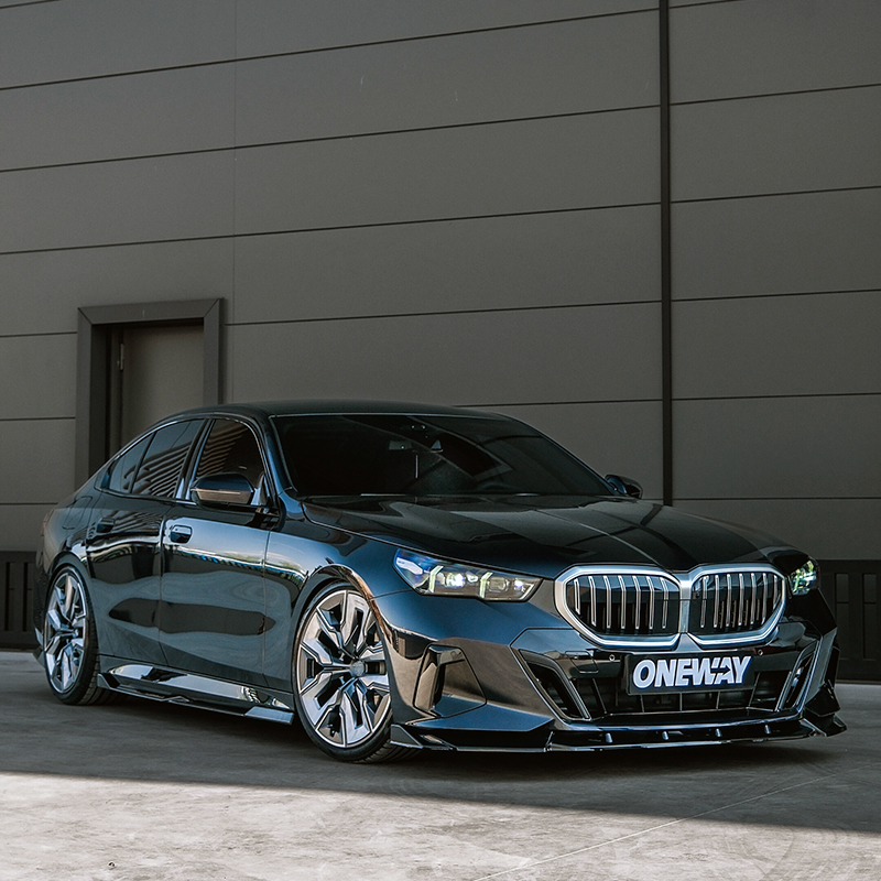 Oneway Set Sideskirts  BMW 5-Serie G60/G61 Sedan/Touring M-Pack 2023- incl. i5 - Glanzend zwart