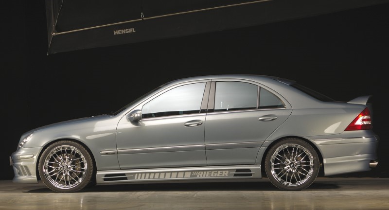 Zijskirts Mercedes W203 met 2 schacht en 2 uitsnedes Rieger