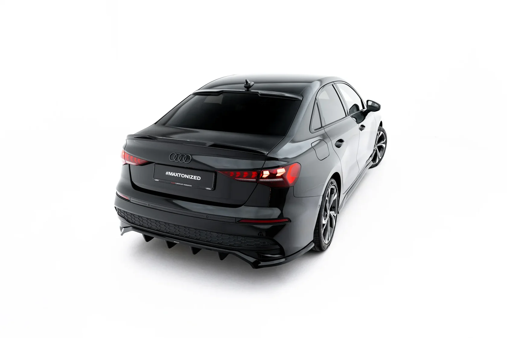Hoge spoiler Audi A3 Sedan 8Y Facelift Maxton Glanzend zwart