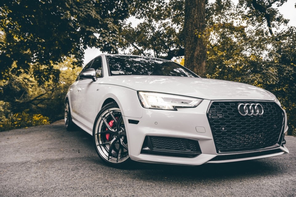 Grill Audi A4 B9 2015-2019 RS4 Look Glans Zwart