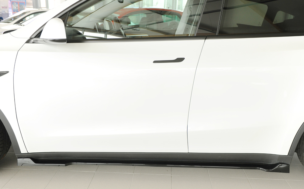 Zijskirts Tesla Model Y Rieger Glans Zwart