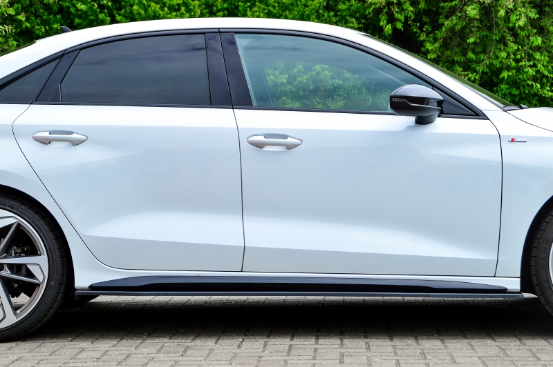 Zijskirts Audi A3 8Y S3 S-Line Limousine Glans Zwart