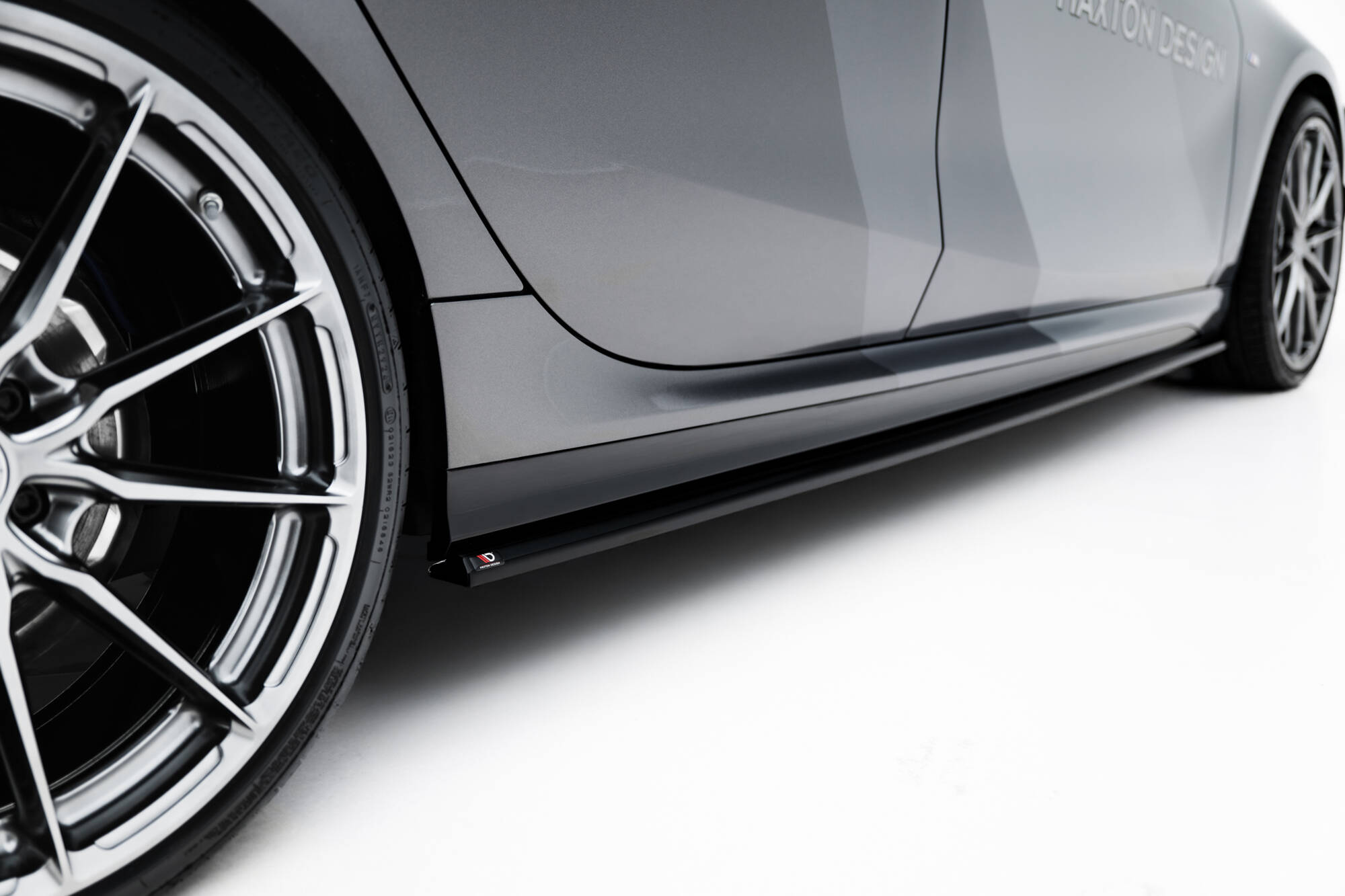 Bodykit V.1 BMW M135i F70 Maxton Glanzend zwart